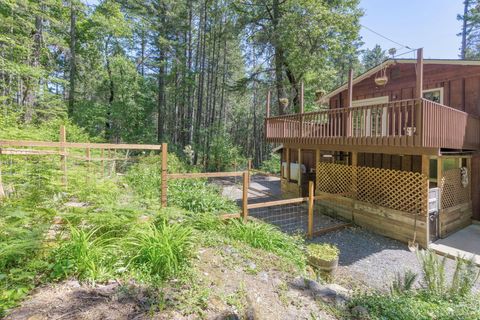 Tiny photo for 512 Bonnie Lane, Grants Pass, OR 97527 (MLS # 220210655)