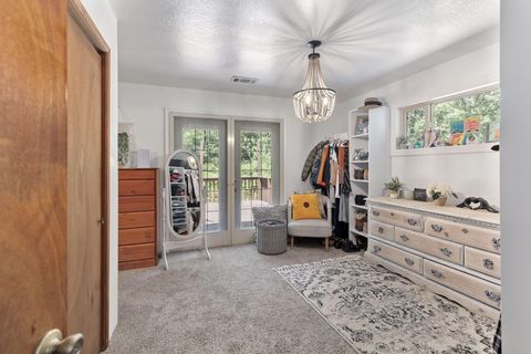 Tiny photo for 512 Bonnie Lane, Grants Pass, OR 97527 (MLS # 220210655)