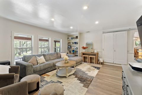 Tiny photo for 512 Bonnie Lane, Grants Pass, OR 97527 (MLS # 220210655)