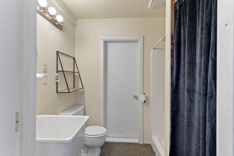 Tiny photo for 512 Bonnie Lane, Grants Pass, OR 97527 (MLS # 220210655)