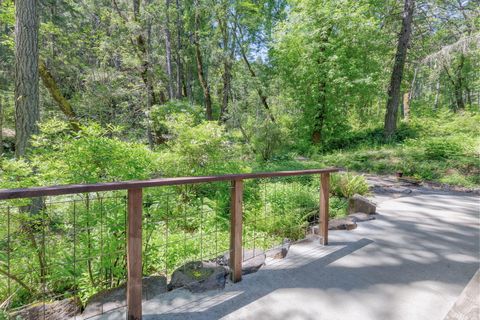 Tiny photo for 512 Bonnie Lane, Grants Pass, OR 97527 (MLS # 220210655)