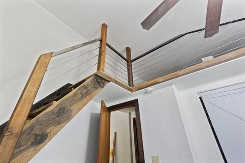 Tiny photo for 512 Bonnie Lane, Grants Pass, OR 97527 (MLS # 220210655)