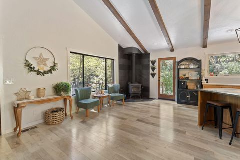 Tiny photo for 512 Bonnie Lane, Grants Pass, OR 97527 (MLS # 220210655)