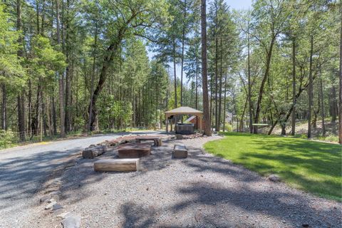 Tiny photo for 512 Bonnie Lane, Grants Pass, OR 97527 (MLS # 220210655)