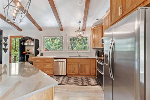 Tiny photo for 512 Bonnie Lane, Grants Pass, OR 97527 (MLS # 220210655)