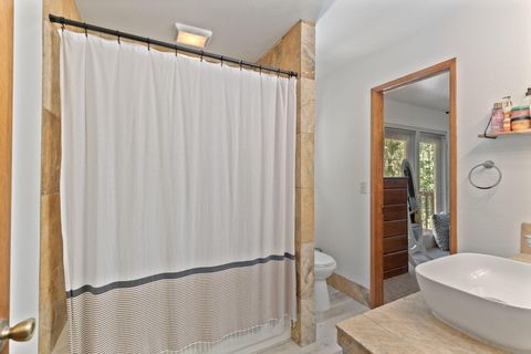 Tiny photo for 512 Bonnie Lane, Grants Pass, OR 97527 (MLS # 220210655)