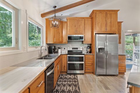Tiny photo for 512 Bonnie Lane, Grants Pass, OR 97527 (MLS # 220210655)