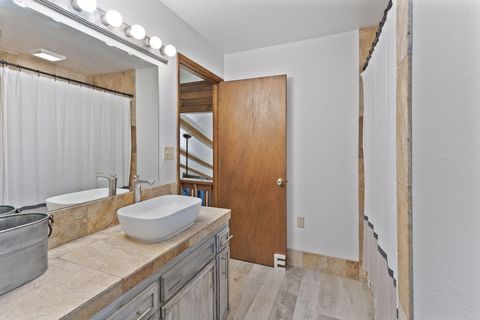 Tiny photo for 512 Bonnie Lane, Grants Pass, OR 97527 (MLS # 220210655)