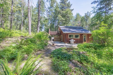 Tiny photo for 512 Bonnie Lane, Grants Pass, OR 97527 (MLS # 220210655)