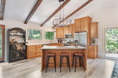 Tiny photo for 512 Bonnie Lane, Grants Pass, OR 97527 (MLS # 220210655)