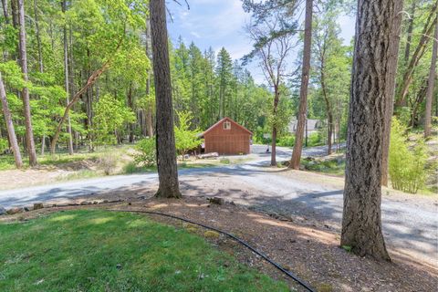 Tiny photo for 512 Bonnie Lane, Grants Pass, OR 97527 (MLS # 220210655)