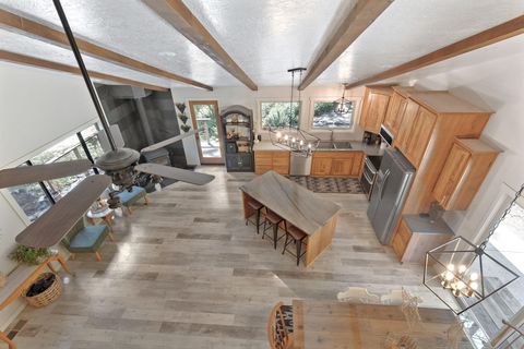 Tiny photo for 512 Bonnie Lane, Grants Pass, OR 97527 (MLS # 220210655)