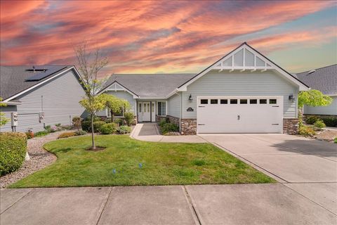 Photo of 85 Morning Dove Trail, Eagle Point, OR 97524 (MLS # 220219559)