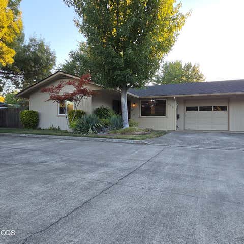 Tiny photo for 632 SW Sunwood Way, Grants Pass, OR 97526 (MLS # 220226965)