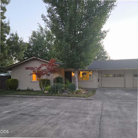 Photo of 632 SW Sunwood Way, Grants Pass, OR 97526 (MLS # 220226965)