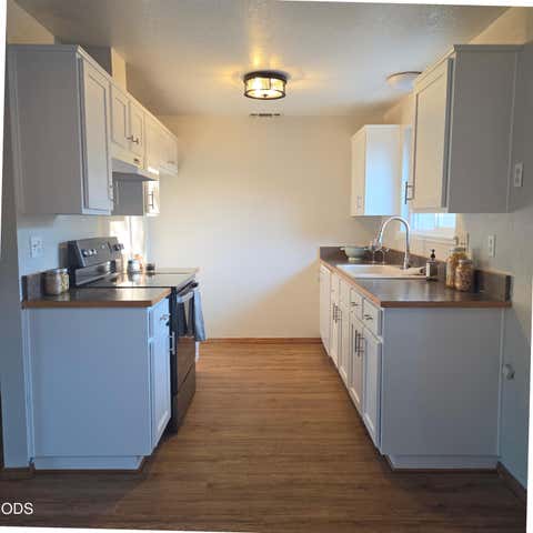 Tiny photo for 632 SW Sunwood Way, Grants Pass, OR 97526 (MLS # 220226965)