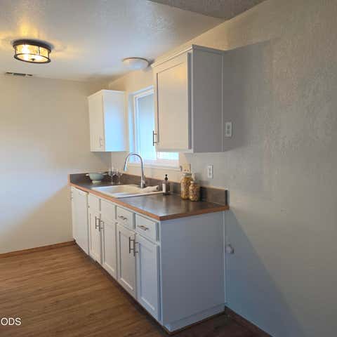 Tiny photo for 632 SW Sunwood Way, Grants Pass, OR 97526 (MLS # 220226965)