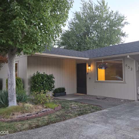 Tiny photo for 632 SW Sunwood Way, Grants Pass, OR 97526 (MLS # 220226965)