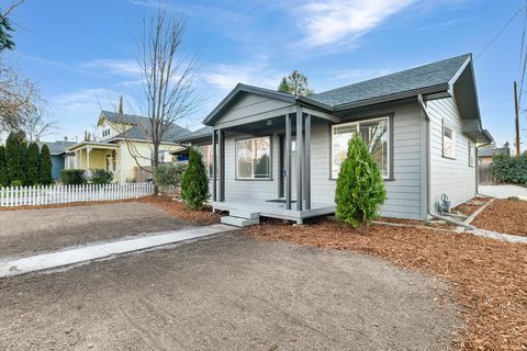 Tiny photo for 512 King Street, Medford, OR 97501 (MLS # 220214961)