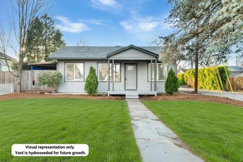 Photo of 512 King Street, Medford, OR 97501 (MLS # 220214961)