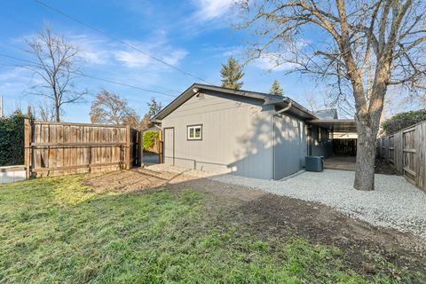 Tiny photo for 512 King Street, Medford, OR 97501 (MLS # 220214961)