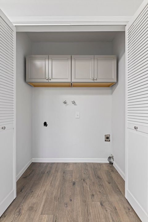 Tiny photo for 512 King Street, Medford, OR 97501 (MLS # 220214961)