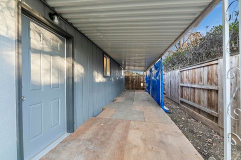 Tiny photo for 512 King Street, Medford, OR 97501 (MLS # 220214961)