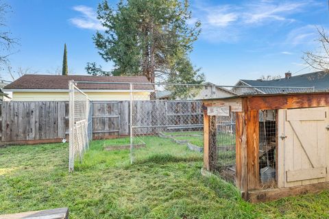 Tiny photo for 512 King Street, Medford, OR 97501 (MLS # 220214961)