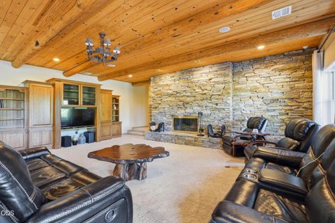 Tiny photo for 24624 Schaupp Road, Klamath Falls, OR 97603 (MLS # 220224332)