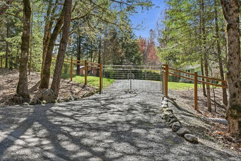 Tiny photo for 916 Ferry Road, Grants Pass, OR 97526 (MLS # 220217627)