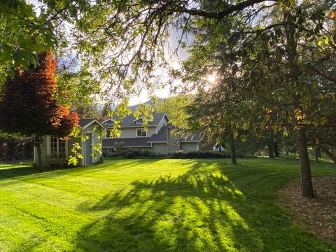 Tiny photo for 916 Ferry Road, Grants Pass, OR 97526 (MLS # 220217627)