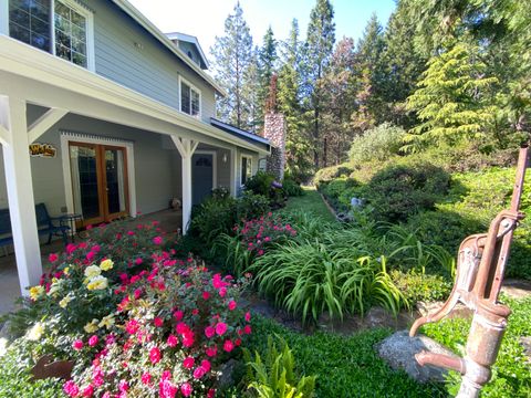 Tiny photo for 916 Ferry Road, Grants Pass, OR 97526 (MLS # 220217627)