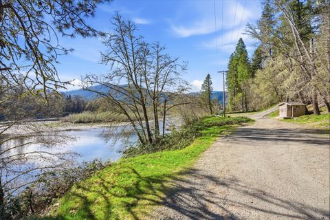 Tiny photo for 916 Ferry Road, Grants Pass, OR 97526 (MLS # 220217627)