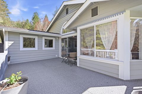 Tiny photo for 916 Ferry Road, Grants Pass, OR 97526 (MLS # 220217627)