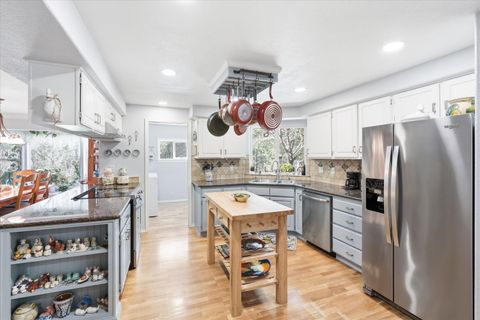 Tiny photo for 916 Ferry Road, Grants Pass, OR 97526 (MLS # 220217627)