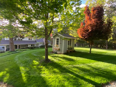 Tiny photo for 916 Ferry Road, Grants Pass, OR 97526 (MLS # 220217627)