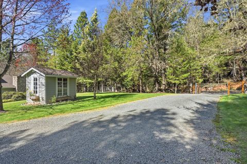 Tiny photo for 916 Ferry Road, Grants Pass, OR 97526 (MLS # 220217627)