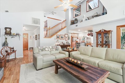 Tiny photo for 916 Ferry Road, Grants Pass, OR 97526 (MLS # 220217627)