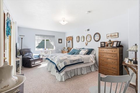 Tiny photo for 916 Ferry Road, Grants Pass, OR 97526 (MLS # 220217627)