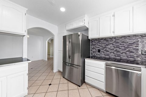 Tiny photo for 842 W 14th Street, Medford, OR 97501 (MLS # 220219470)