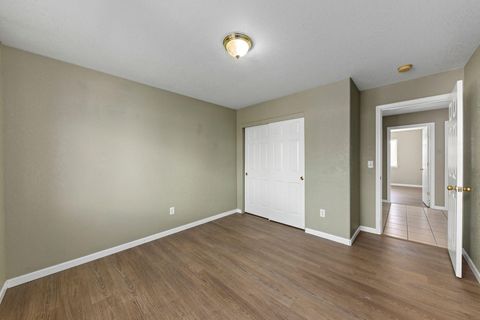 Tiny photo for 842 W 14th Street, Medford, OR 97501 (MLS # 220219470)