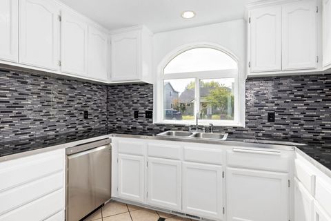 Tiny photo for 842 W 14th Street, Medford, OR 97501 (MLS # 220219470)