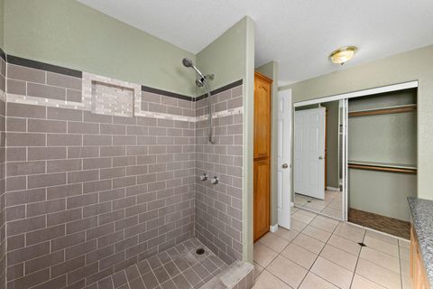 Tiny photo for 842 W 14th Street, Medford, OR 97501 (MLS # 220219470)