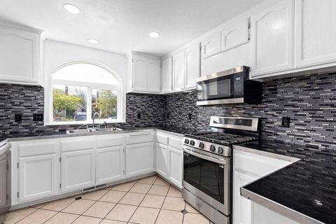 Tiny photo for 842 W 14th Street, Medford, OR 97501 (MLS # 220219470)