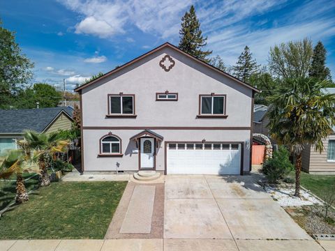 Tiny photo for 842 W 14th Street, Medford, OR 97501 (MLS # 220219470)