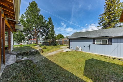 Tiny photo for 842 W 14th Street, Medford, OR 97501 (MLS # 220219470)