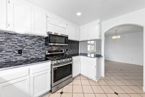 Tiny photo for 842 W 14th Street, Medford, OR 97501 (MLS # 220219470)