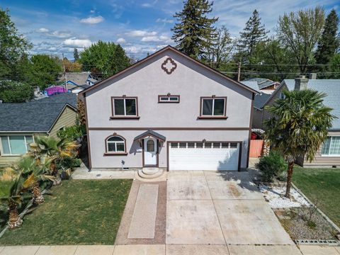 Tiny photo for 842 W 14th Street, Medford, OR 97501 (MLS # 220219470)