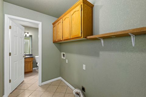 Tiny photo for 842 W 14th Street, Medford, OR 97501 (MLS # 220219470)