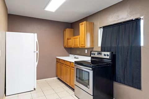 Tiny photo for 842 W 14th Street, Medford, OR 97501 (MLS # 220219470)